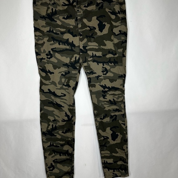 New York & Company Camouflage Jean - Picture 3 of 7